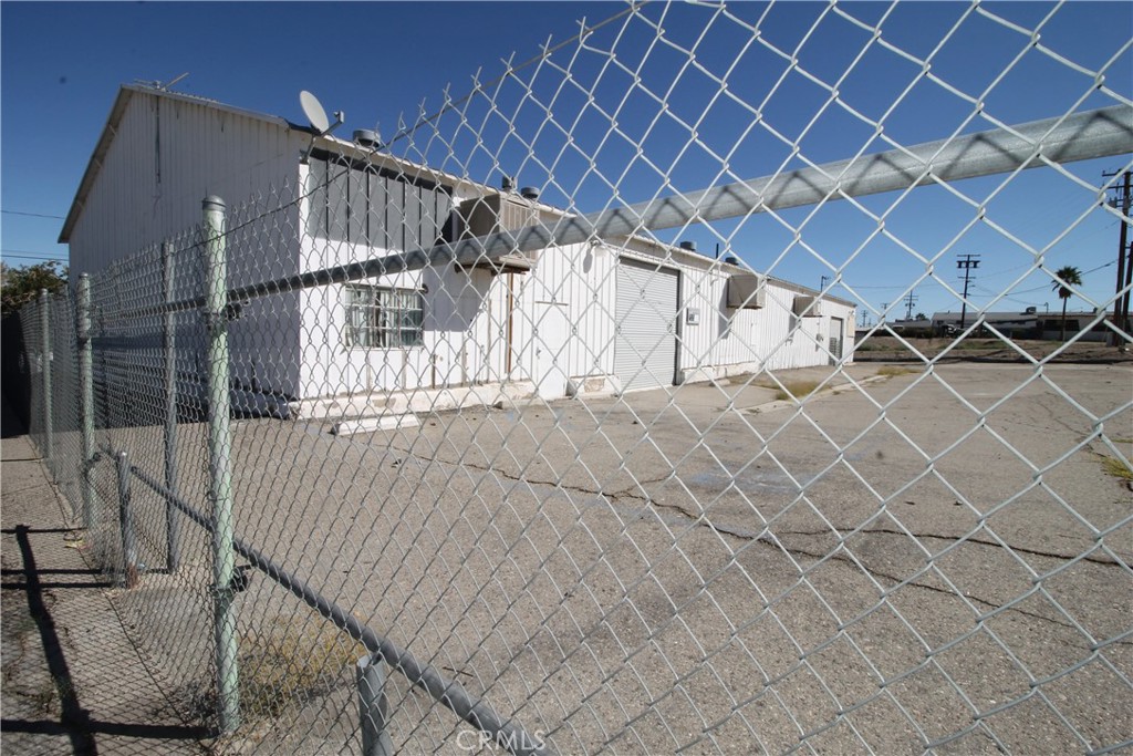 Prime Downtown Barstow Warehouse. An exceptional warehouse space that offers a strategic location. The building has a loading dock to help streamline operations of deliveries. The roll up doors will help with the delivery process more smoothly. The driveway is paved surface. There is private office space and an employee bathroom on site. This warehouse is not just a space; it's an opportunity to elevate your business in a thriving downtown community. Don’t miss your chance to make this prime location your own. Schedule a tour today and envision the future of your business in this exceptional Barstow warehouse!