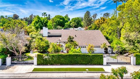 Photo of 5441 Calvin Avenue, Tarzana, CA 91356 (MLS # SR25055365)