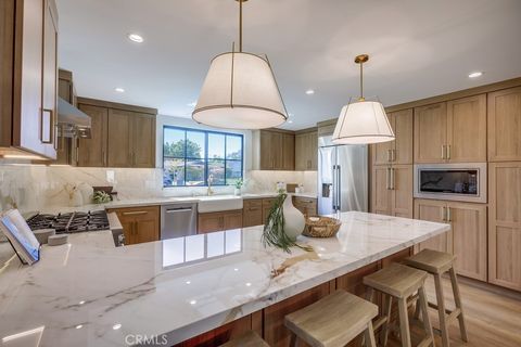 270 Albert Place Costa Mesa CA 92627