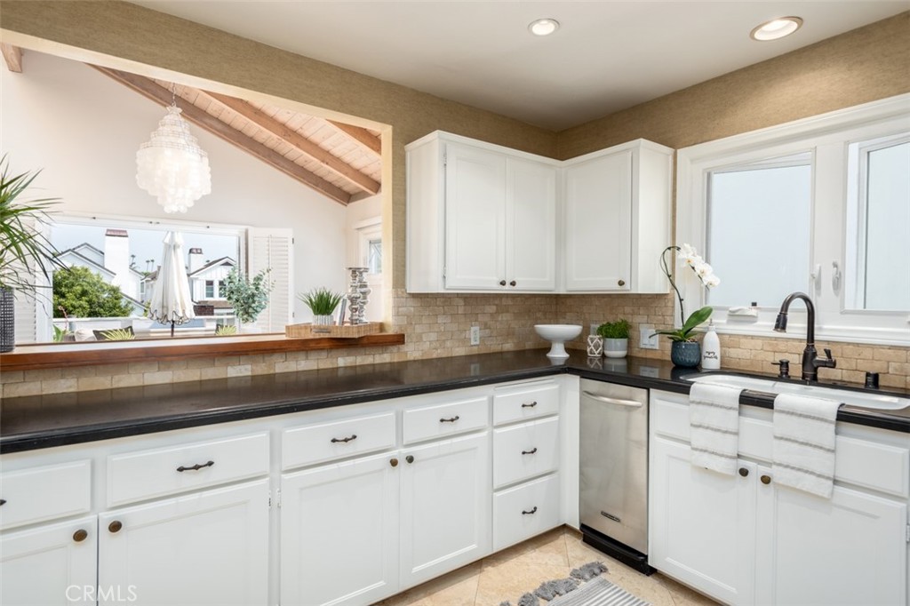 Corona del Mar South of PCH (CDMS) - Residential