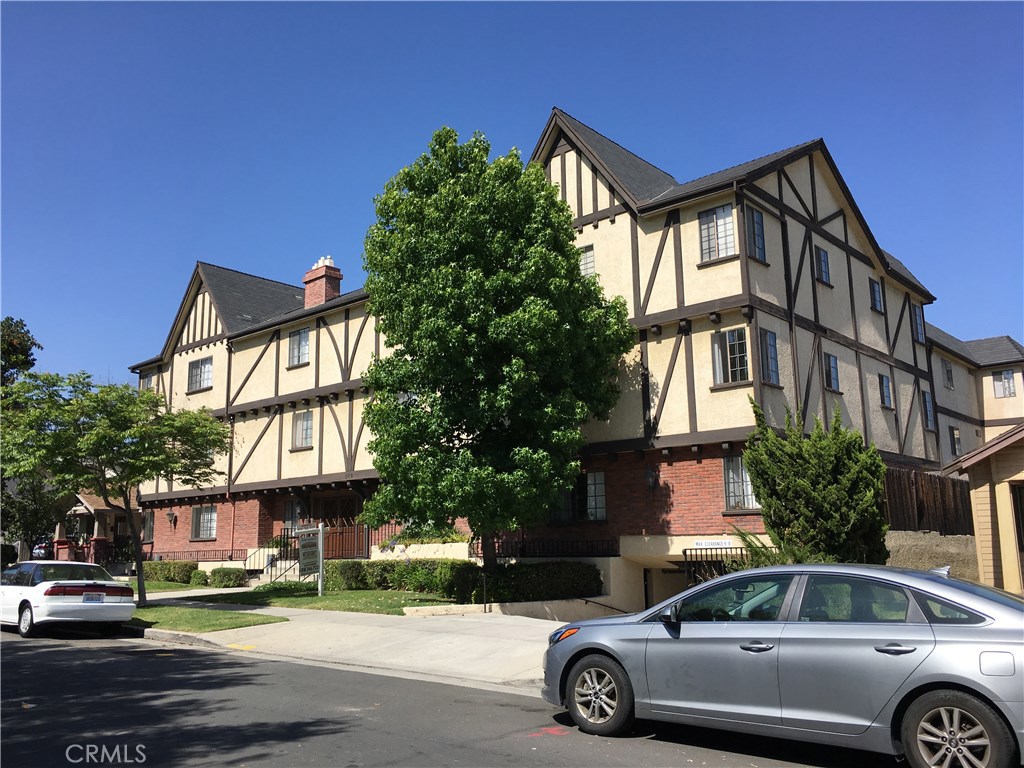 The Belmont is a well maintained 20-unit apartment community located in Glendale, California. Set on a 14,984 square foot lot, the 22,661 square foot property offers large two-bedroom apartment homes. Four units are extra large and have dens. All units have 2 side-by-side parking spaces and a small storage cabinet. The units with dens have individual 2-car garages at the back of the building. Built in 1986, the property offers upgrades throughout, a newer roof, long-term tenants, substantial rental upside, and an excellent rental location.