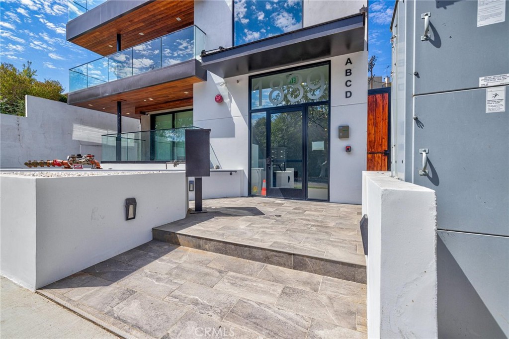 1839 Pandora Avenue Penthouse