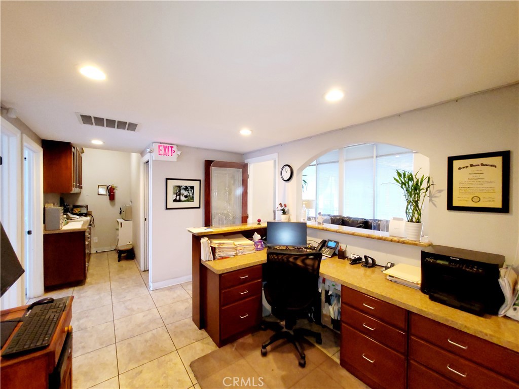 3840 Woodruff Avenue 205