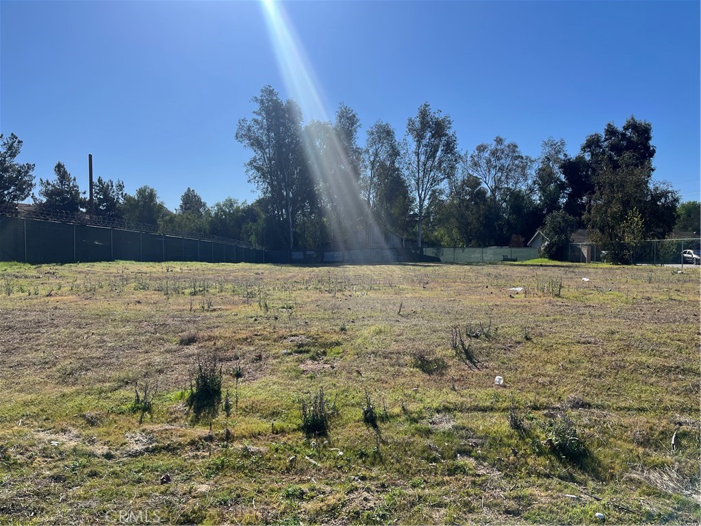 Great location!
Commercial lot located near Historic Old Town Murrieta. Recent city plans for extensive development in the area, including two new restaurants, residential units, and shopping. Near executive condos and new office buildings, this lot holds tremendous opportunities!
Just off the 15 freeway and close to City Hall, Murrieta Public Library, police station, and Town Center Park.
