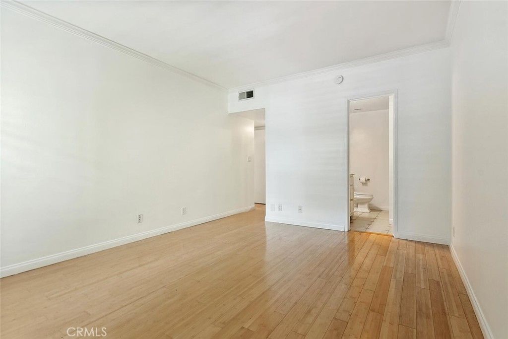 listing image 130725683361876763044