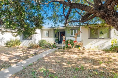 A home in Mission Hills (San Fernando)