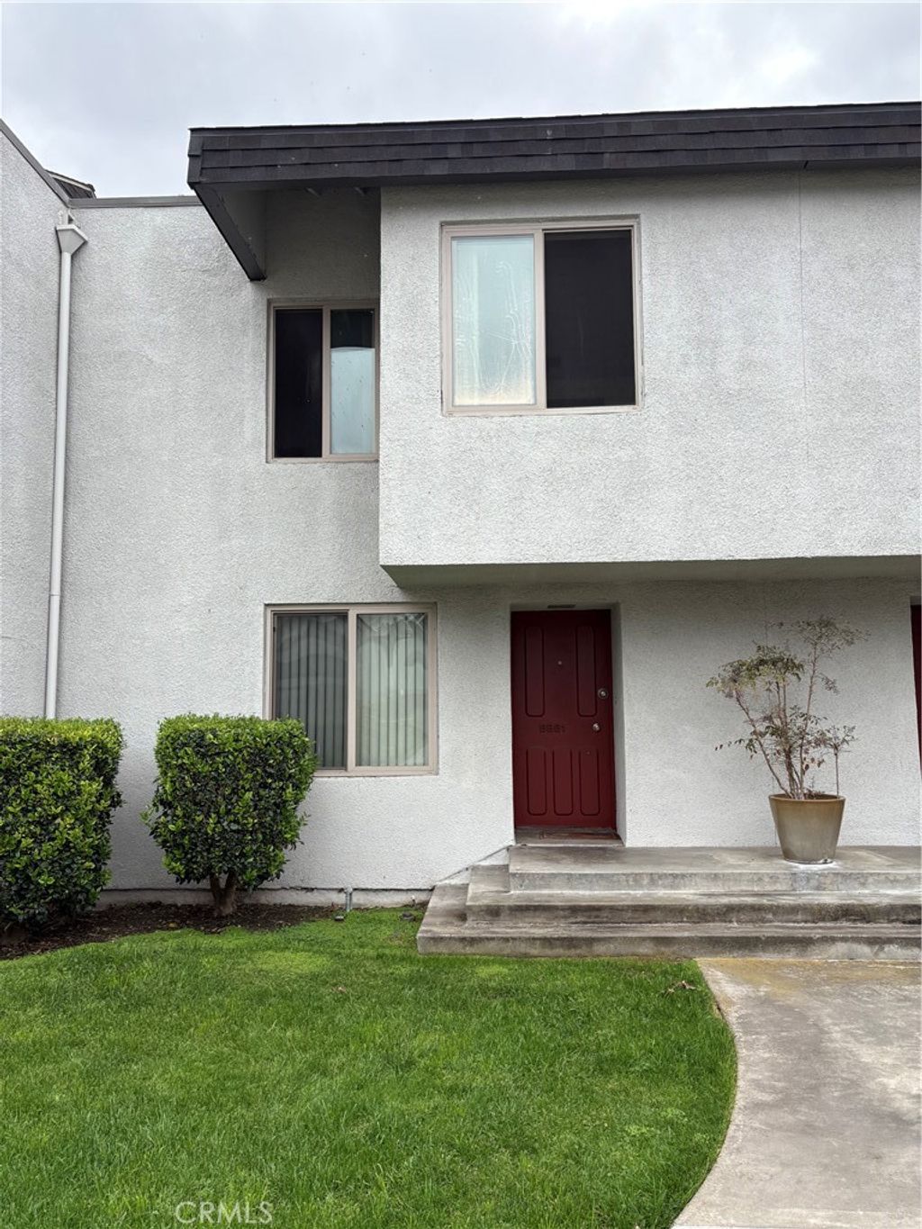 listing image 0
