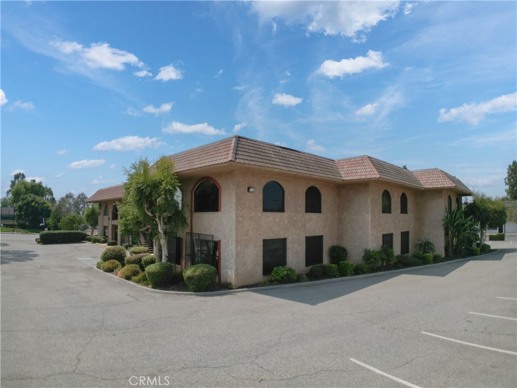 425 W Bonita Avenue