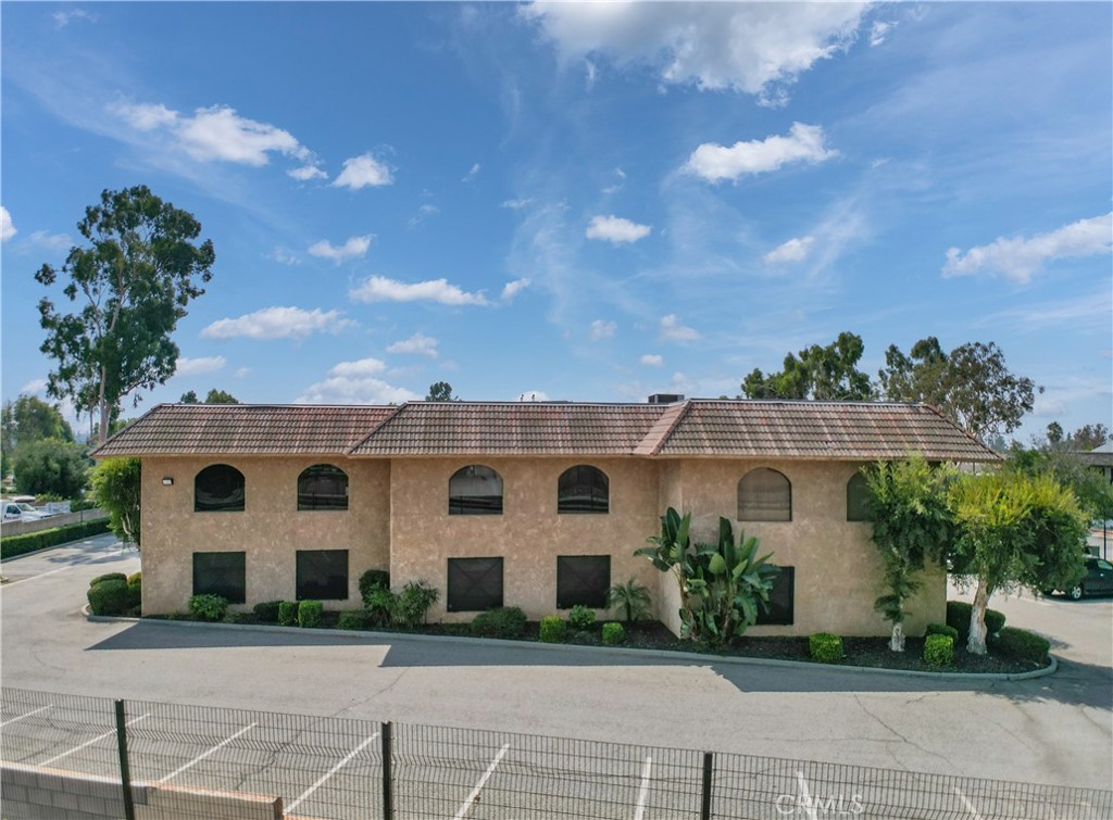 425 W Bonita Avenue