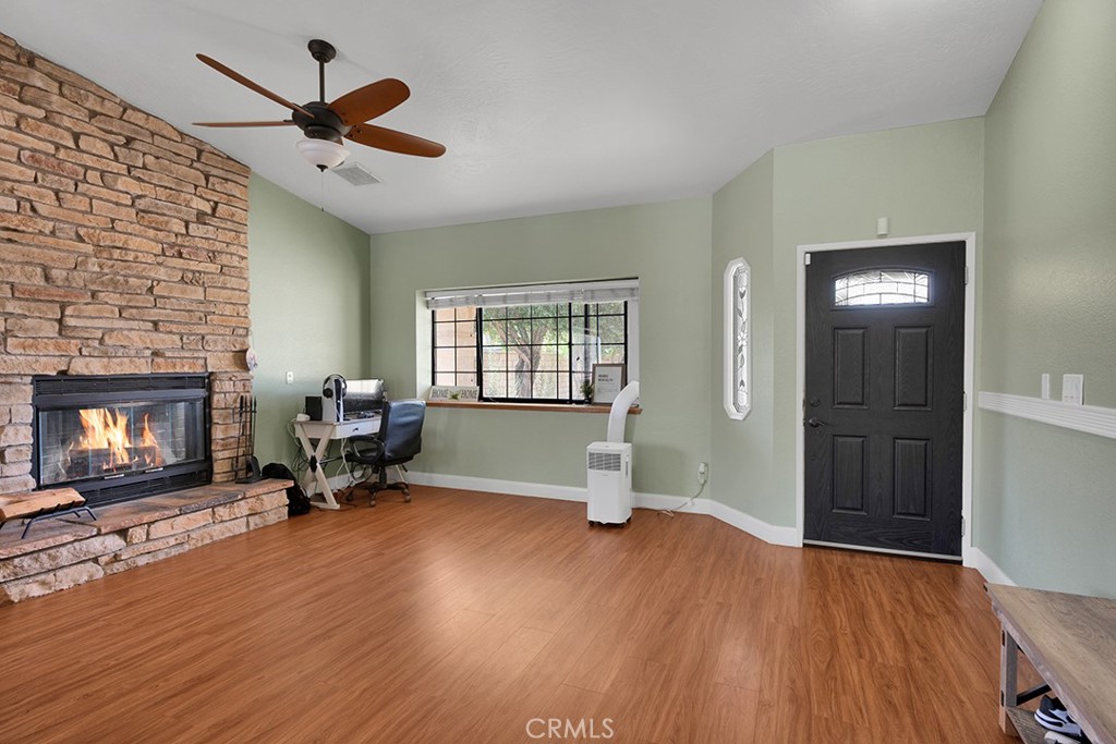 1116 W Tamarisk Avenue