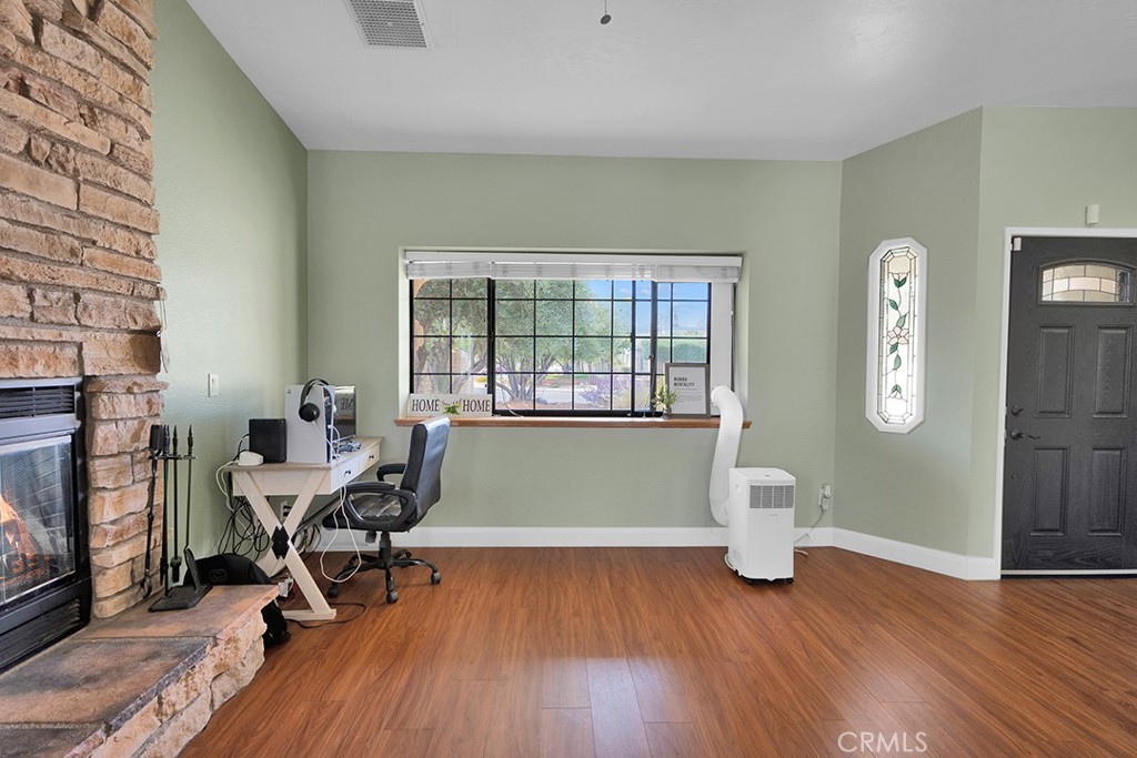 1116 W Tamarisk Avenue