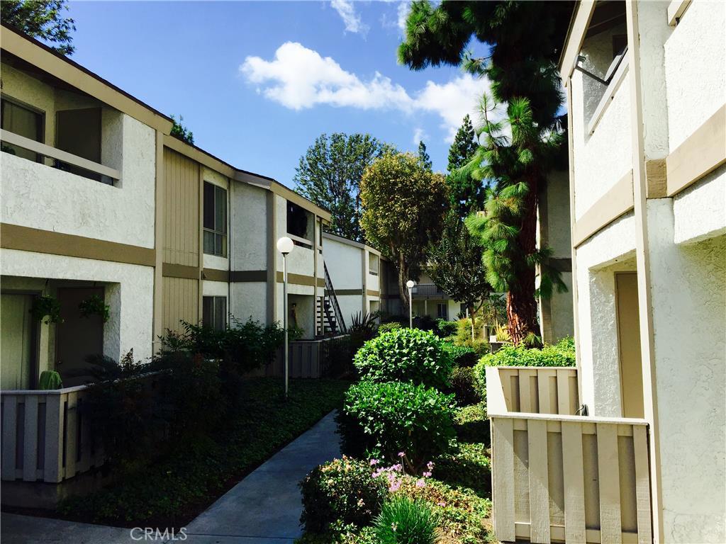 *BACK ON MARKET* Best location in OC right in the middle of the Metro Center, just 1 mile from South Coast Plaza and the OC Performing Arts Center. Charming upper unit Condo in the beautiful Lakeshore Tennis Club community, features 2 spacious bedrooms with 2 full baths, 858 sq ft of living space, fireplace and built-in wall shelving. Very well kept and managed complex w/walk ways, built-in ponds, fountains, pool/spa and lighted tennis courts. Great for Investors, first-time home owners or if your thinking of downsizing, this place is for you!