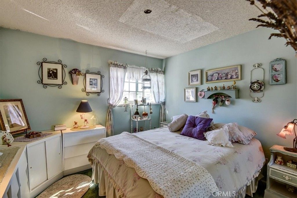listing image 130722723371003828693