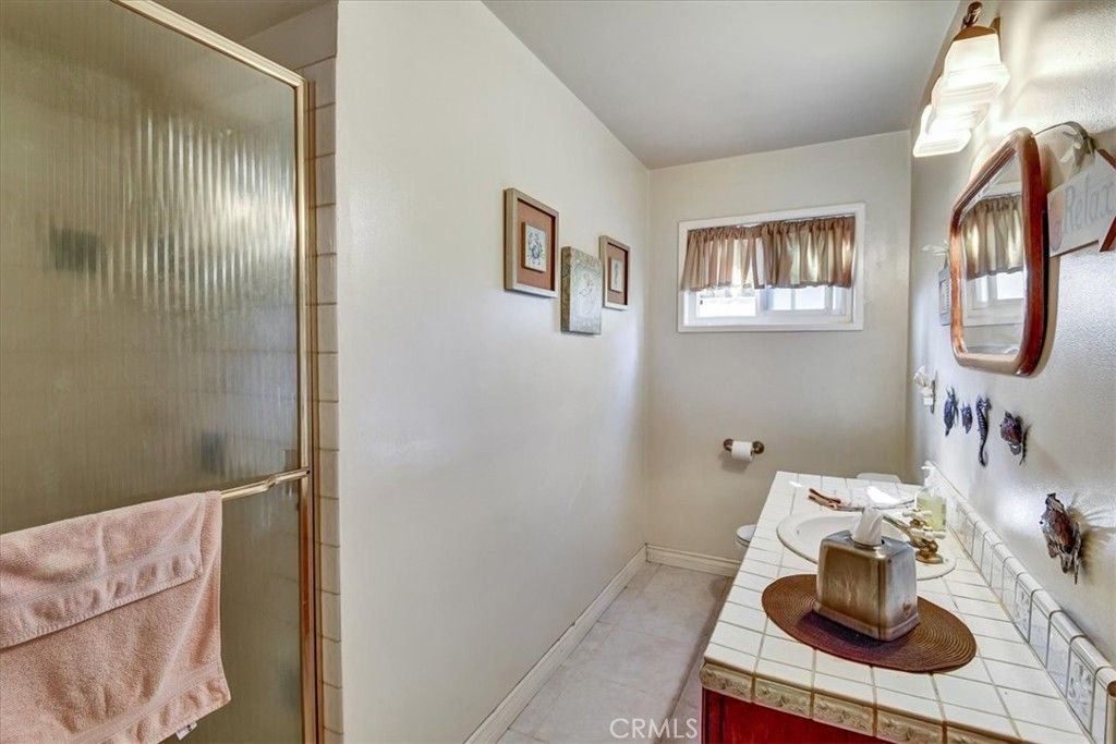 listing image 130724353825363980083