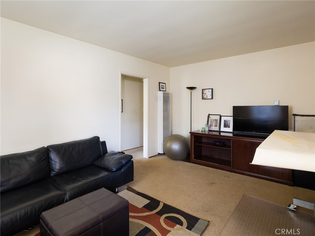 827 W 10th Street
