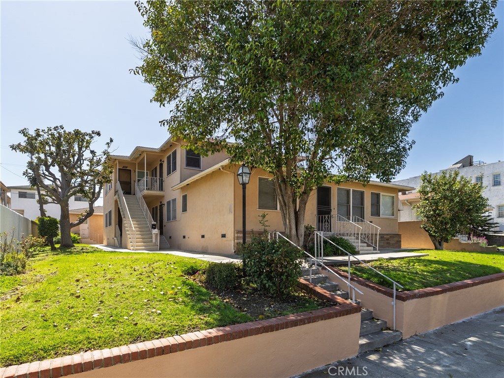 827 W 10th Street