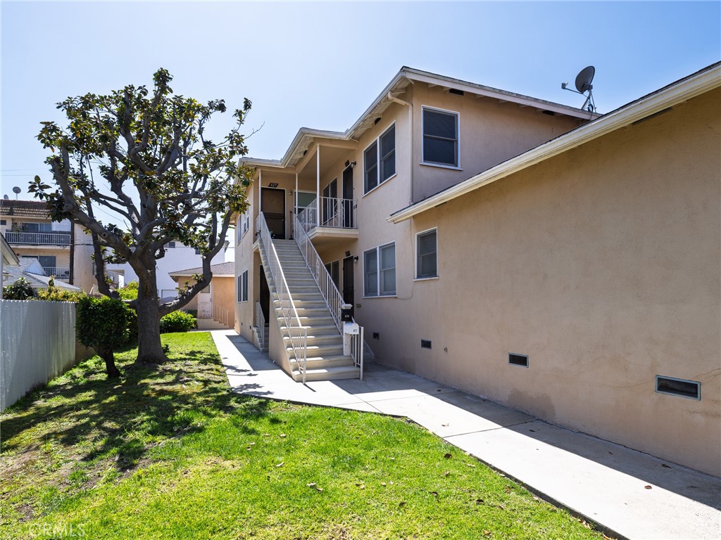 827 W 10th Street