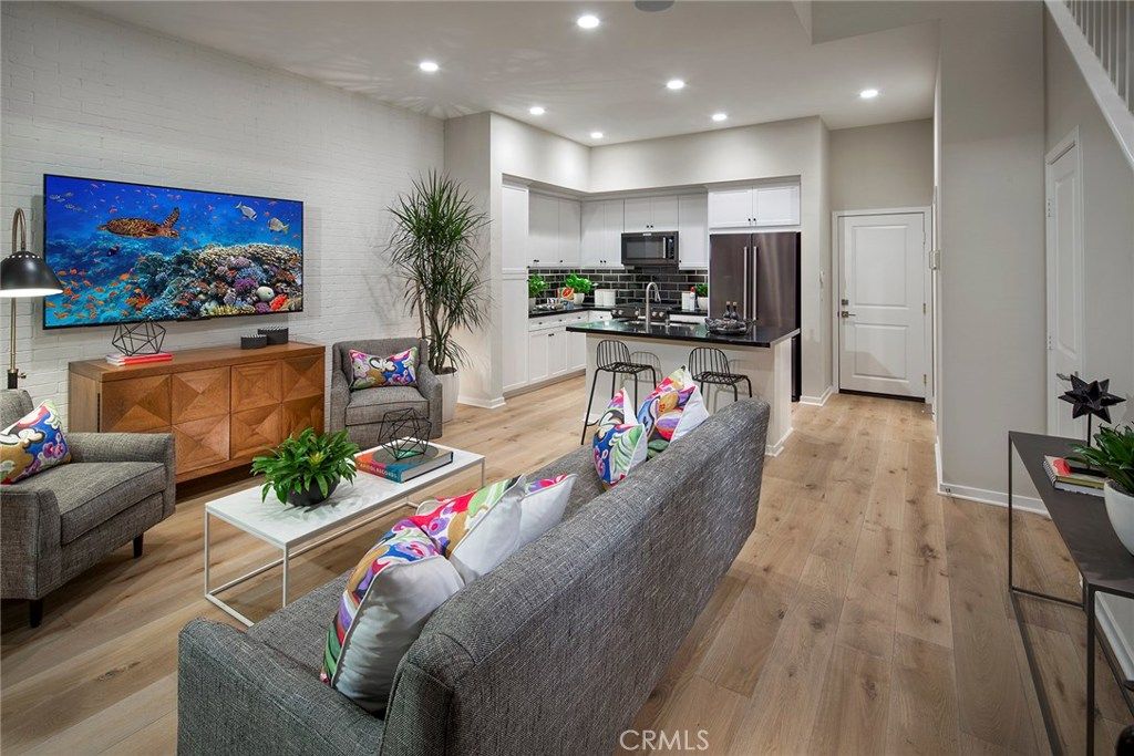 listing image 130724397792246711440