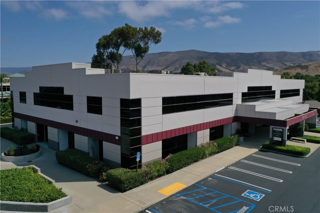 Suite F: +/- 6,513 sq. ft. of finished commercial office space for lease on second floor at Creekside Campus. Offers rare SCIF room (Sensitive Compartmented Information Facility). Fiber availability. Elevator served. Excellent location in the heart of San Luis Obispo’s business and tech core. Monument signage; large reciprocal parking. Can be combined with Suite D: +/- 3,710 sq. ft. for a total of +/- 10,223 sq. ft. Lease rate: $1.70 sq. ft., NNN ($0.57).