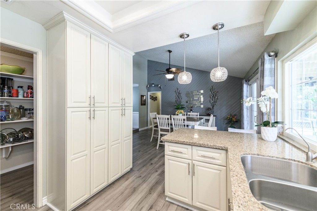 listing image 130727592294977807925