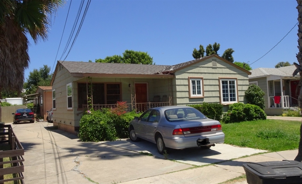 2 houses on one lot * Cul-De-Sac * Long term owner cashing out. Year build is estimated * Please do not disturb occupants Neighborhoods: CHULA VISTA Exterior: Wood/Stucco Other Fees: 0 Number of Furnished Units: 0
