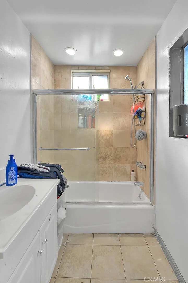 Los Angeles, California 90002, United States, ,Residential,Active,90322