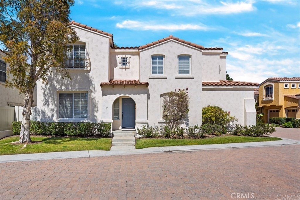 This detached home is located in the gated community of Vista De Oro. The lower level of the home features a formal dining room, living room, fireplace and open kitchen great for entertaining. The upper level of the home features a loft, laundry closet and 3 bedrooms. The master bedroom has high ceilings, large master bath and walk in closet. Through the kitchen you have direct access to the 2 car garage with plenty of storage space. The back patio is private and easily accessible from the sliding doors, garage and side gate. Conveniently located near great schools and the Aliso Viejo Town Center. Priced low to rent fast. Owner do not have intention of selling for long time.
NOTE: Pictures shown is taken while property was furnished. It is vacant now.