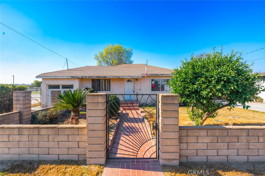 11796 Roswell Avenue