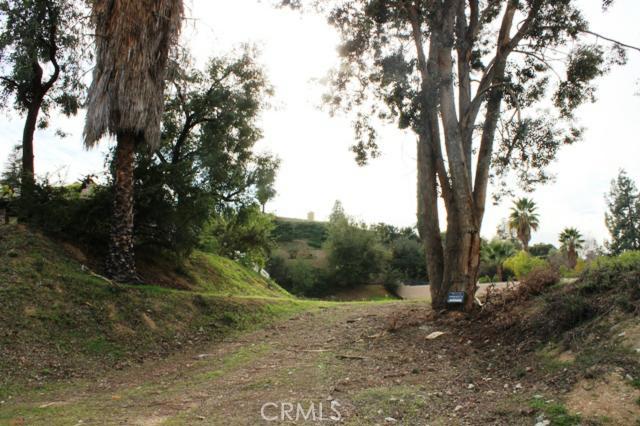 BEAUTIFUL LOT. READY TO BUILD. FLAT AND LEVEL. UTILITIES IN STREET. THIS LOT HAS A BEAUTIFUL VIEW OF THE MOUNTAINS AND THE LOT IS BEAUTIFULLY ELEVATED. THIS LOT IS ALSO LOCATED JUST MINUTES FROM THE GREENS OF THE REDLANDS COUNTRY CLUB. THERE ARE CC&R'S THAT STATE ANY HOME BEING BUILT MUST BE 2400 SQUARE FEET OR MORE AND THERE IS AN ARCHITECTURAL REVIEW THAT IS REQUIRED. THE LISTING AGENT LIVES IN THE NEIGHBORHOOD AND CAN BE HELPFUL WITH ANY QUESTIONS. OWNER IS MOTIVATED. THIS IS THE PERFECT NEIGHBORHOOD AND SETTING FOR THE HOME OF YOUR DREAMS.