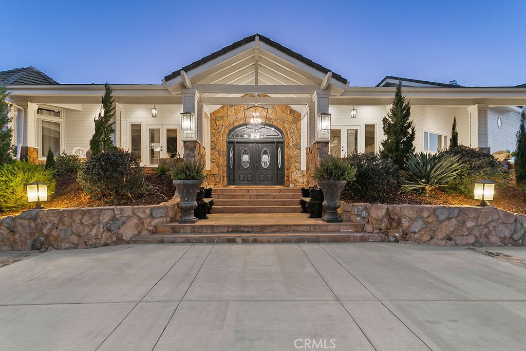 40075 Avenida La Cresta