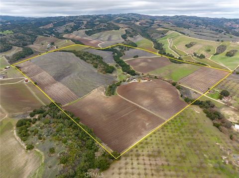 2135 Live Oak Rd Paso Robles CA 93446