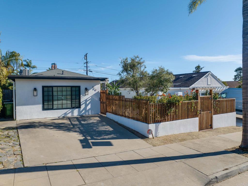 909 Leonard Avenue