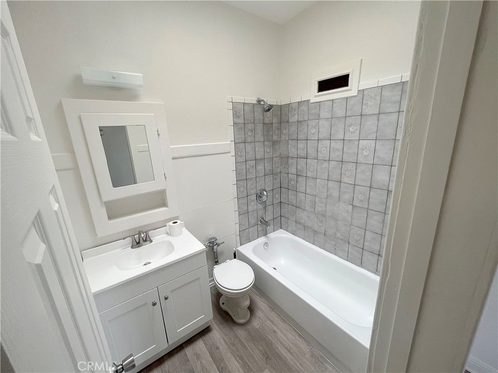 listing image 130723377301971834794