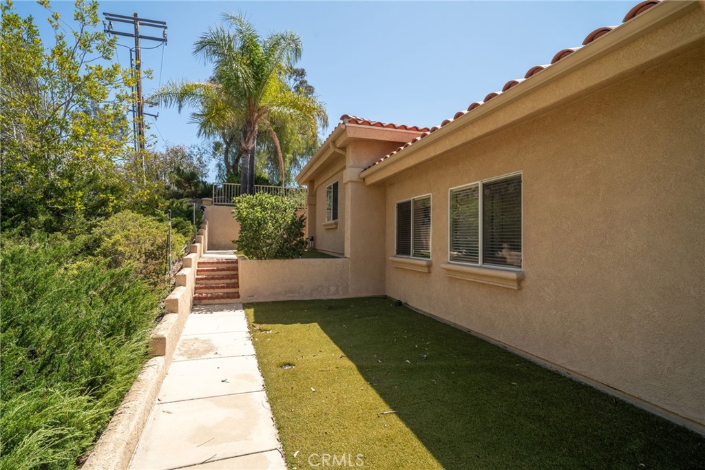 17327 Sunnyslope Avenue