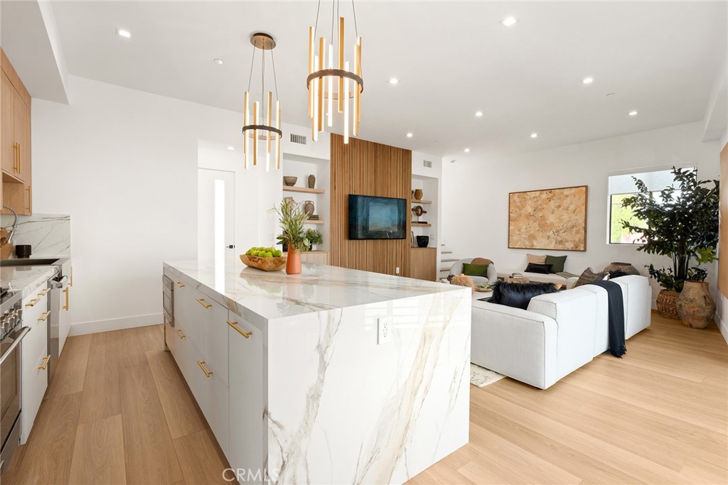 Properties 4 11026 Oxnard Street