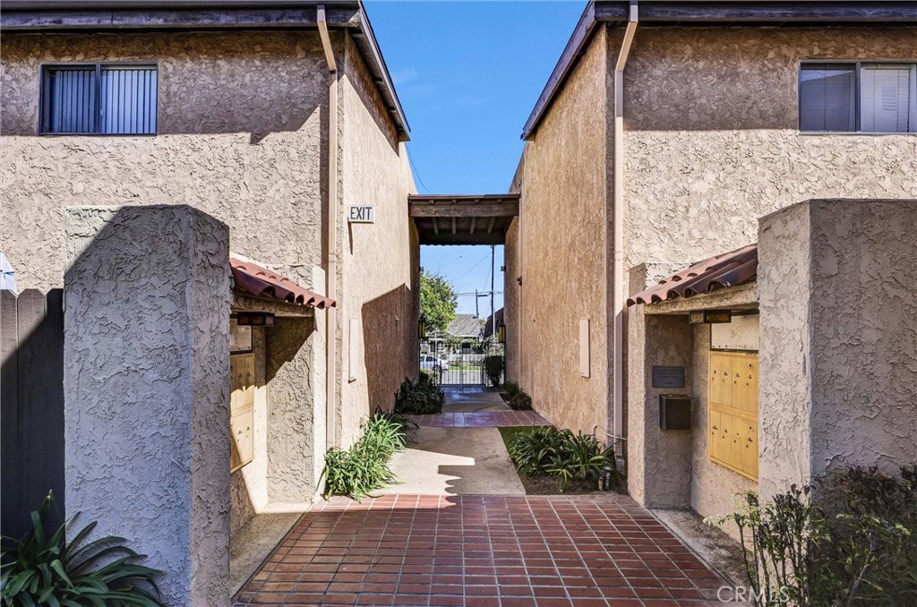 823 S Chapel Avenue 24