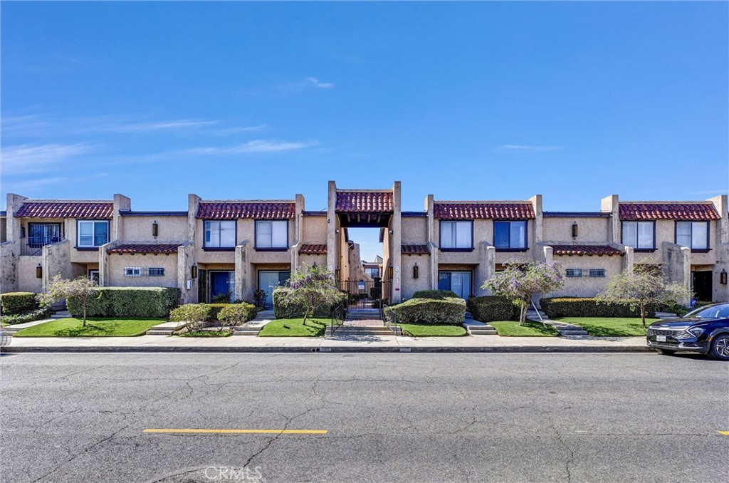 823 S Chapel Avenue 24