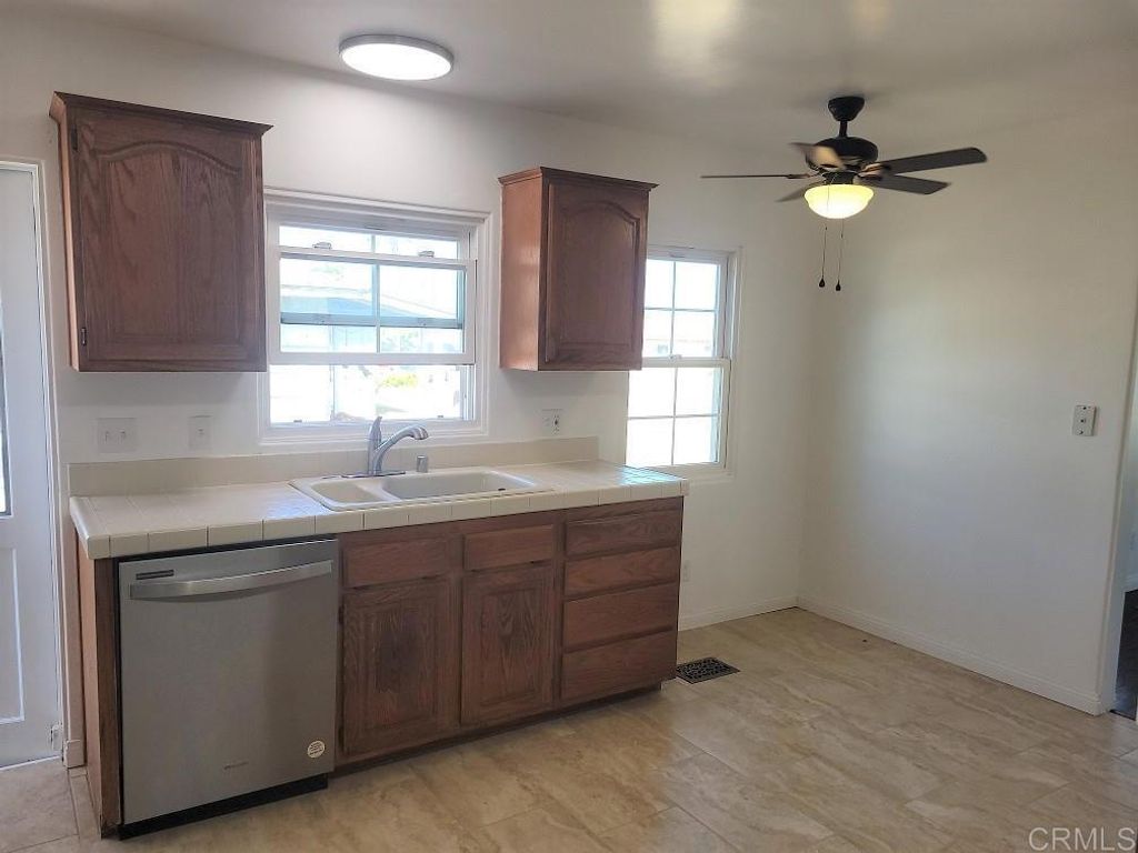 listing image 130728121732856785405