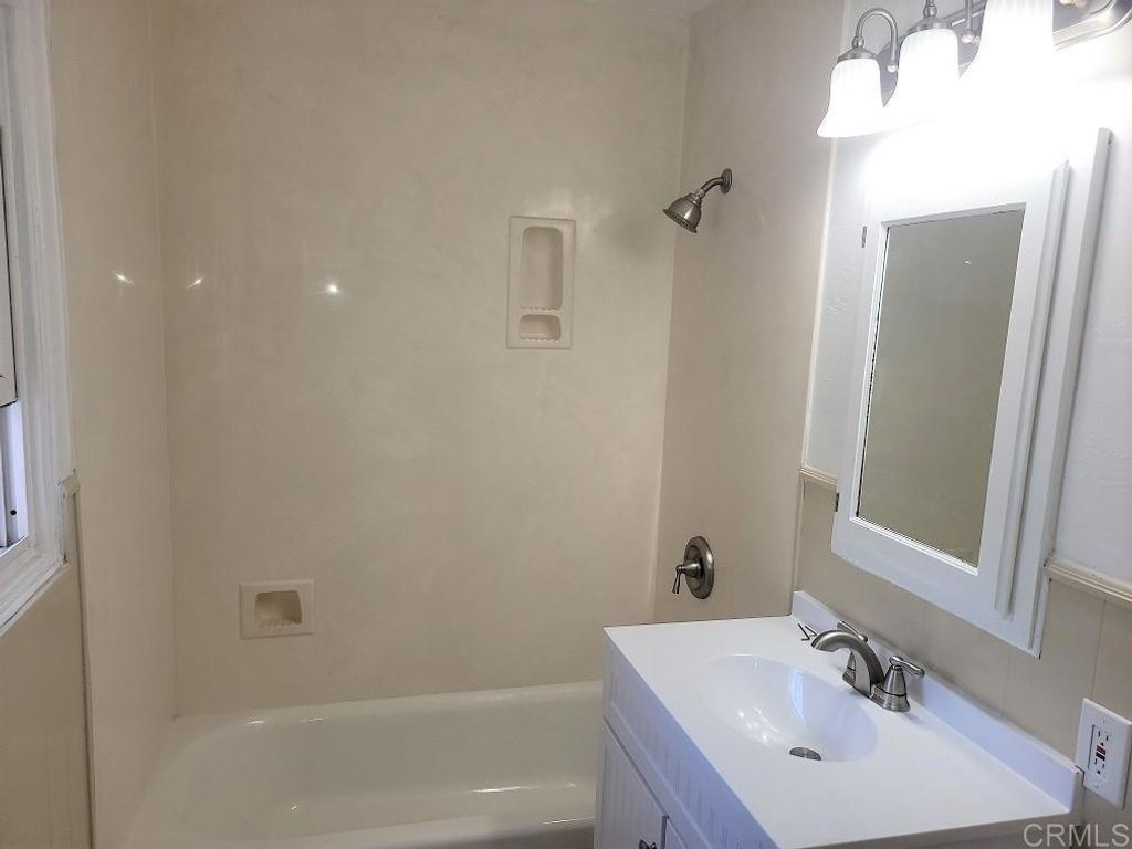 listing image 130723704113940831373