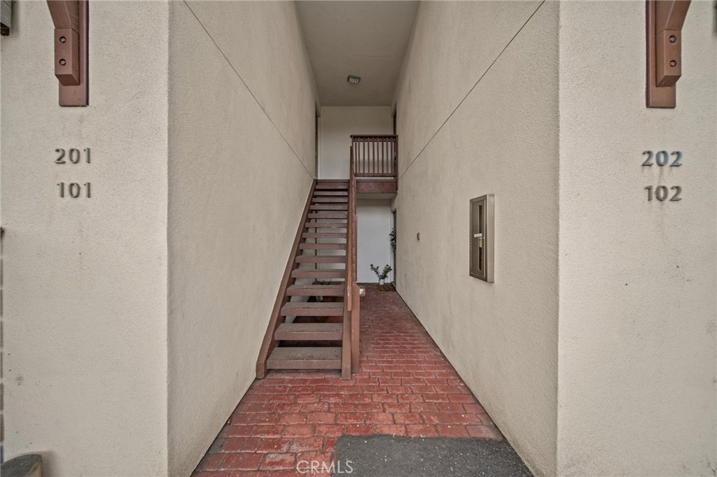 1710 S El Camino Real 201