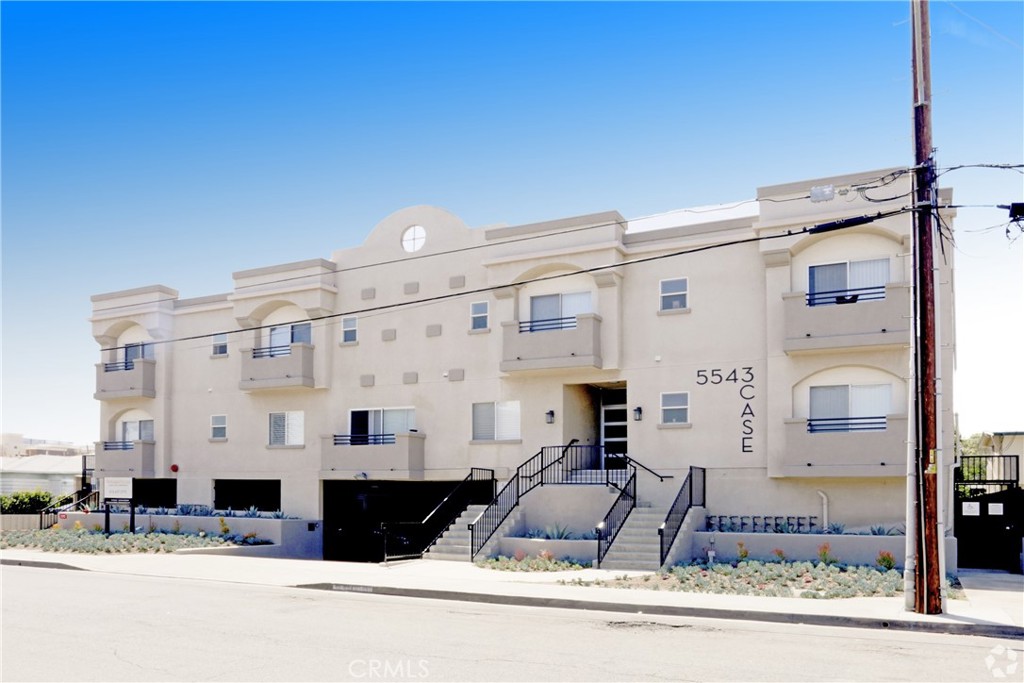 We are proud to present this well maintained 18 Unit building in the heart of NoHo Arts District. Built in 2002, the property is not subject to Los Angeles' Rent Stabilization Ordinance and consists of a great unit mix featuring Fourteen: 2 Bed/2 Bath units and Four: 1 Bed/1 Bath units. Unlike most properties, Tenants are responsible for their water bill resulting in a low utility cost for the Owner. The property also features two resident lounges, a dog park, elevator, and a large laundry room with seller owned machines. The building is centrally located near dozens of restaurants, cafes, entertainment and walking distance to the NoHo Metro Red Line Station.