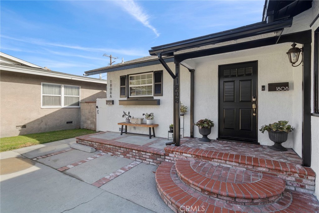 1808 Volk Avenue