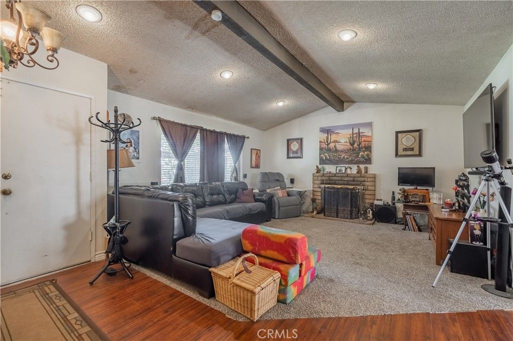 listing image 130725541946662198911