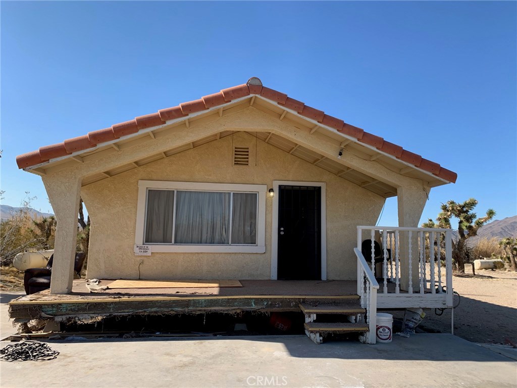 Main image without alt text