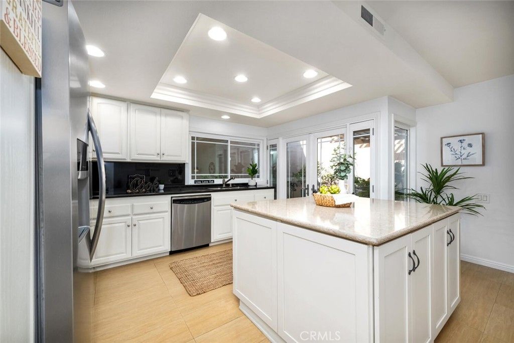listing image 130727233033346532835
