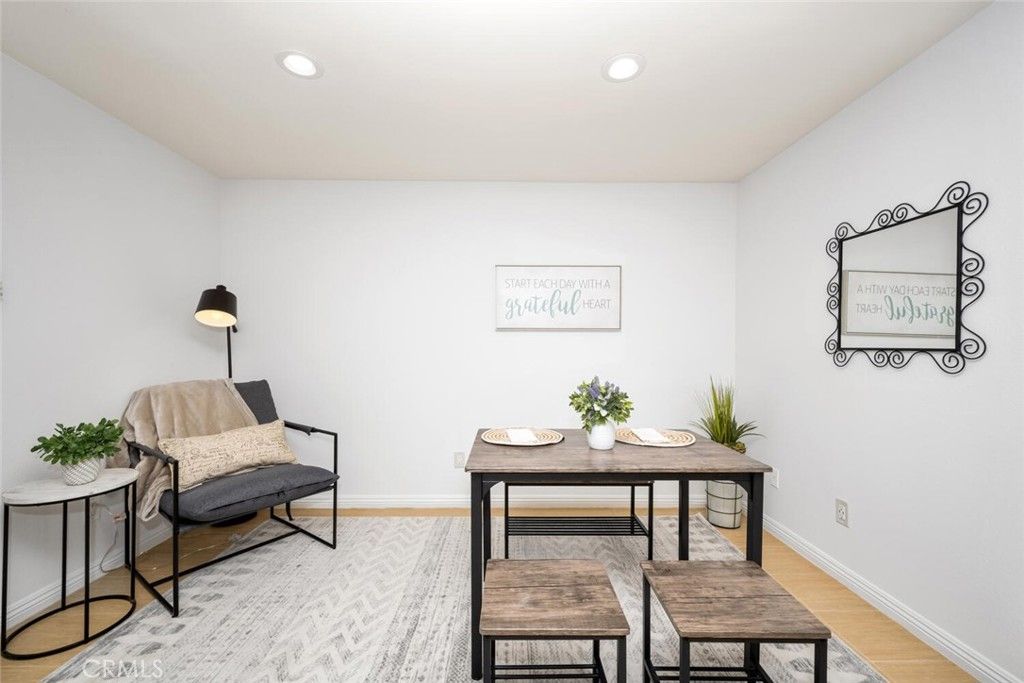 listing image 130724833438797026773