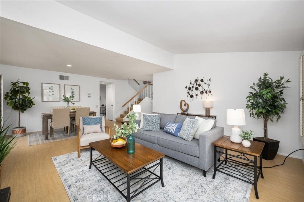 listing image 130728247351192631619
