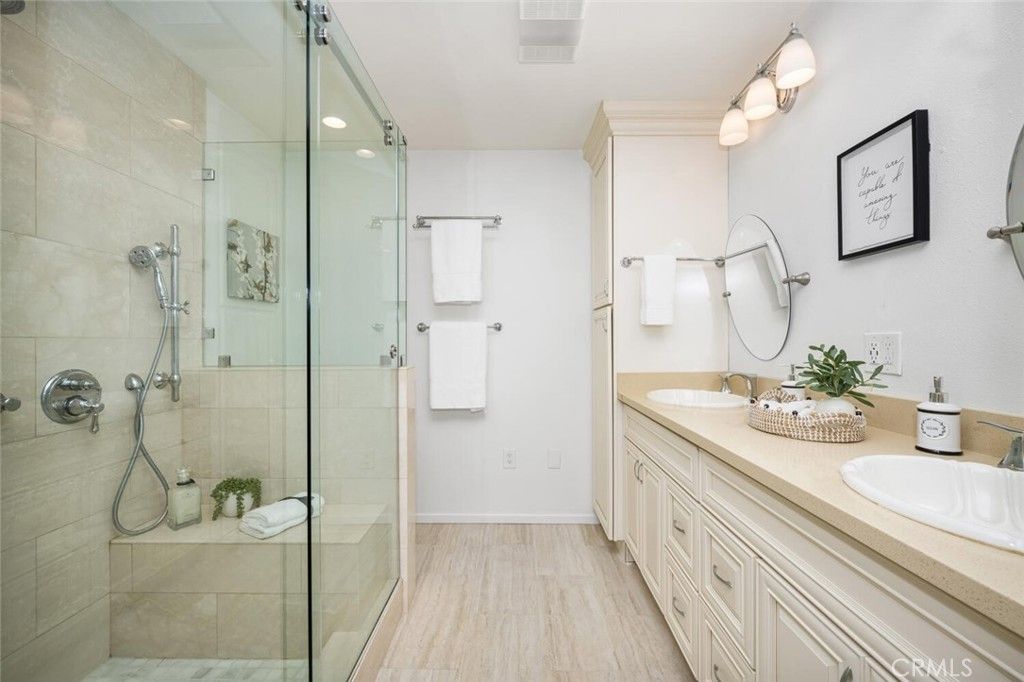 listing image 130724706933801370085