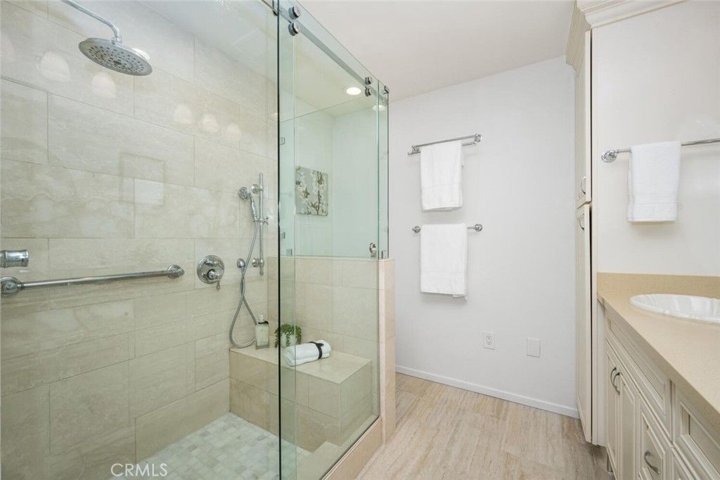 listing image 130721685277565135536