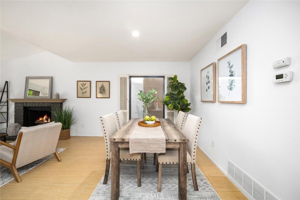 listing image 130720360865297748605